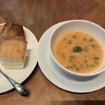 Dining & Bar LAVAROCK - ホテルメイドパン　本日のスープ