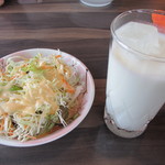 ガンジー - 13年12月再訪　サラダとラッシー