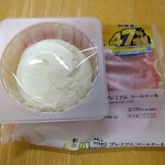 ローソン 秋田日赤病院前 - 盛りすぎ！プレミアムロールケーキ：２０５円（税込）【２０２４年２月撮影】