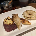 Oyaji No Robata Hambagu - 本日のお野菜から３種類選択。炭火で焼くと野菜もうまいっ。