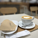 ONCA COFFEE - ◆珈琲はミルクを入れないといただけないので「SHIRO(500円）」と「レモンケーキ(300円）」を。 合計800円（税込：カード可）