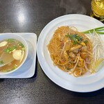 イサーンキッチン タイ料理&タイ居酒屋 - 