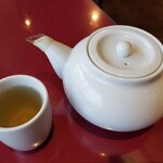 横浜中華街 中國上海料理 四五六菜館 - 凍頂烏龍茶。