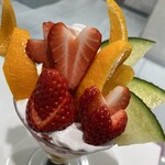 タカノフルーツパーラー - フルーツが 半端なく沢山乗っています⟡.·*.苺は♥️型だよ⟡.·*.