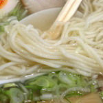らーめん志士 - 「志士塩らーめん（白志士）」ストレートに近い細麺