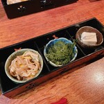 沖縄 肉酒場 ぬちぐすい - ミミガーがコリコリ、海ぶどうもぷりぷり