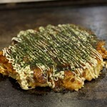 お好み焼きMON - 「豚肉 + 油カストッピング」 青のり･花ガツオはお好みで　　　　　この超正統派なたたずまいも好き