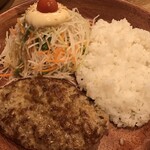 びっくりドンキー - 料理写真:150gレギュラーバーグディッシュ¥810-（大盛ディッシュサラダ+¥165-）