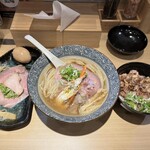 地鶏と伊勢海老 中華そば 兜 - 料理写真: