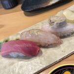 弁慶の泣き処 - 中トロ、赤海老、カワハギ肝のせ