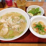 ニャーヴェトナム・フォー麺 - 