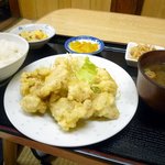 まるい食堂 - かしわの天ぷら定食/650円/日替わり