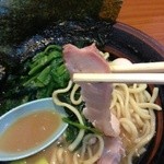 町田商店 - 201401　町田商店　★ラーメン（麺かため）（650円）のり増し（60円）★チャーシューは、ホロホロ（持ち上げたら、崩れてしまいました）