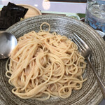 壁の穴 - まずは麺だけ楽しみ、レモンで味変