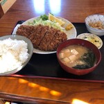 Iinoya - とんかつ定食