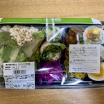 RF1 - 1食分野菜が摂れるアジアンサラダ弁当（開封前）