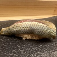 鮨処 凜 - コハダ　　皮の処理が絶妙な塩梅で口当たり良いです