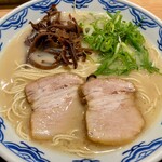 博多らーめん由丸 - 博多ラーメン 790円