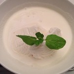 銀座アスター - タピオカのココナッツミルクアイスクリーム添えあずき入り