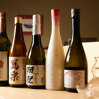 We have a wide selection of sake, from rare varieties such as Jikon and Denshu to sake carefully selected by the owner.