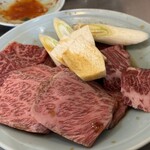 Sumibiyakiniku Horumon Warau Kado Niha Niku Kitaru - 