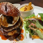 Luxe Burgers & Sunny'S Table - トリュフエッグバーガー2100円　＋パティをラムに変更300円