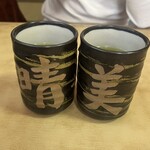 晴美 - 店名の入った湯呑みも素敵