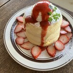 トタンコットンカフェ - 【期間限定】いちごのフロマージュパンケーキ