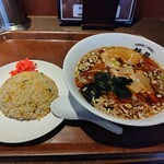 中華飯店　靉龍 - 半チャンラーメン！