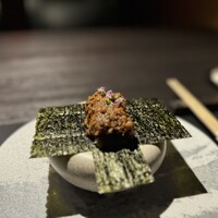 焼肉 牛印 新宿店 - 低温調理ユッケの手巻き