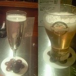 博多フードパーク 納豆家 粘ランド - 最初に頼んだスパークリング（左）と、追加で頼んだエビス（右）。納豆に合うのは、度が低くてさらりと飲めるこれらのお酒かな、と個人的には思いました。