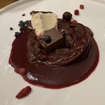 BARBA - チョコボールが溶けて中からアイスとチョコレートケーキが！