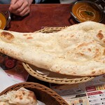 Happy Nepal&Indian Restaurant - ガーリックナン