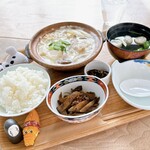 仏生山温泉 - ご飯、小鍋、お吸い物
            すべてがヤケドしそうなくらいにアツアツ