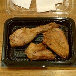 FRESTA - 骨付き鶏のガーリックスパイス焼き 138g (税抜)245円→122円 ※開封後 (2024.02.08)