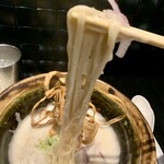 鶏 soba 座銀 - 中細ストレート麺が、アワアワスープに絡んでマス♪