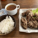 さわらじま - 無限唐揚げ定食＝880円