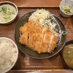 Gohandokorokatuan - 熟成ロースダブルかつ定食(1090円)