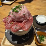 シハチ鮮魚店 - まぐろ三昧、本マグロ＆ネギトロタワー丼1850円
