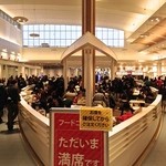 松戸富田製麺 - 新年の三井アウトレットパーク 木更津のフードコート大盛況 1/2/2014