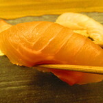 鮨処 凜 - ランチおまかせセット１０貫・凛　日替わり汁物付き　３５００円（税込）　握り-２　生サーモン【２０２４年２月】