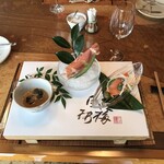 鎌倉山 - 前菜は　サーモン　ハムメロン　エスカルゴ