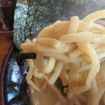 横浜家系ラーメン 吉岡家 - 麺