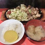 鉄板焼肉 大当り - 焼肉一人前ランチ ご飯・味噌汁・漬物付き 980円