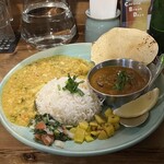 Curry&Spice青い鳥 - 豆とブロッコリーのカレー&カキのカレー