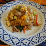 Phuket Thai restaurant - パットシイユ(990円)