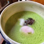 出雲ぜんざい餅 - 抹茶ぜんざい(温)¥800  飲み物としての側面が強い　さながら白玉抹茶ティーあんこトッピングといった感じ