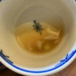 山の上蕎庵 - 蕎麦の切り落としを蕎麦湯に入れてくださってるんだなと