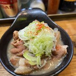 大衆串揚酒場 足立屋 - もつ煮込み