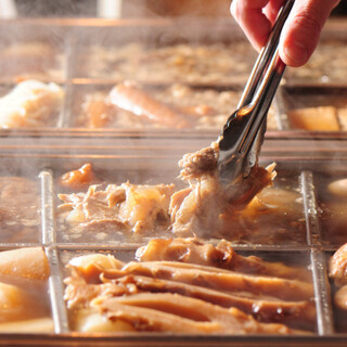 美味さ重視！肉からとった旨味出汁で煮込む特製“肉おでん”